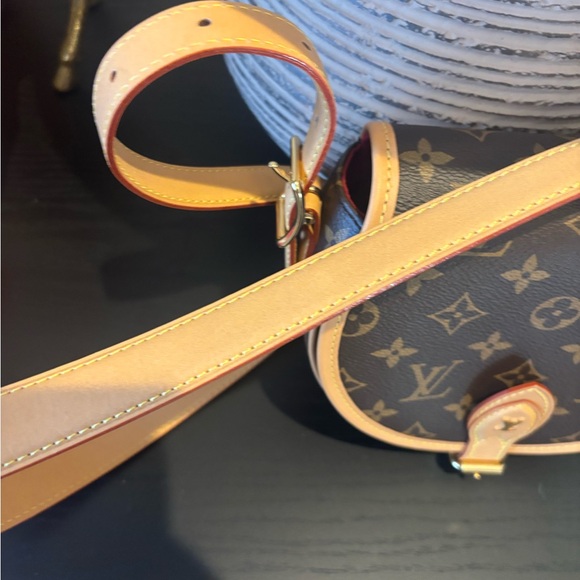Authentic Louis Vuitton Monogram Tambourin NM Crossbody Bag - Picture 3 of 14